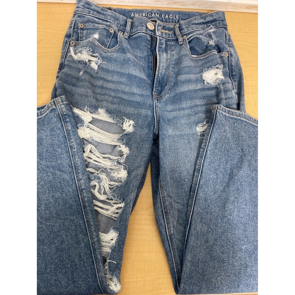 American Eagle Distressed Mom Jeans Size 6 Medium Wash High Rise Stretch Denim